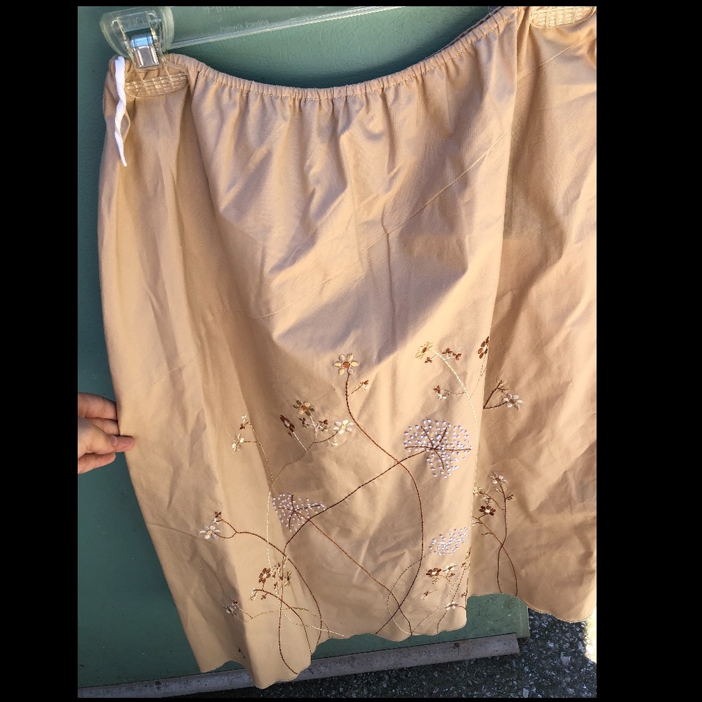 Norton McNaughton skirt mid length